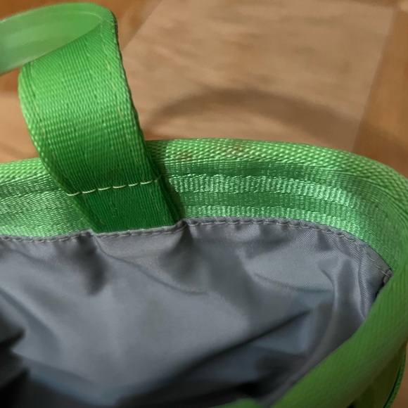 Harvey’s Green Seatbelt Bag - Picture 7 of 14